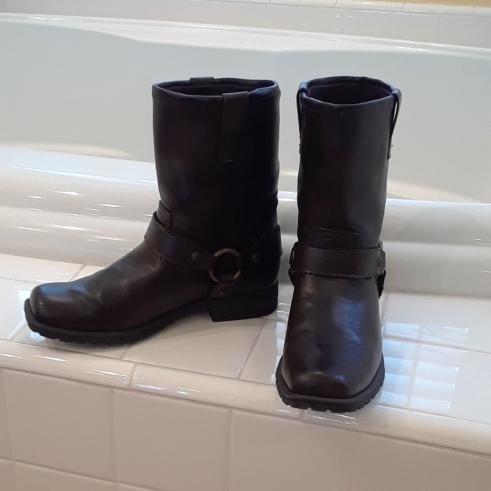 Boots - Picture 3 of 3